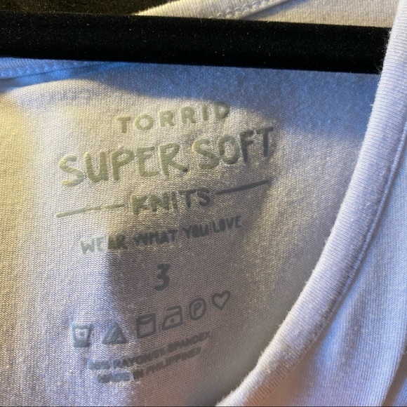 ✨torrid white super soft v-neck favorite tunic tee✨ - Picture 7 of 8